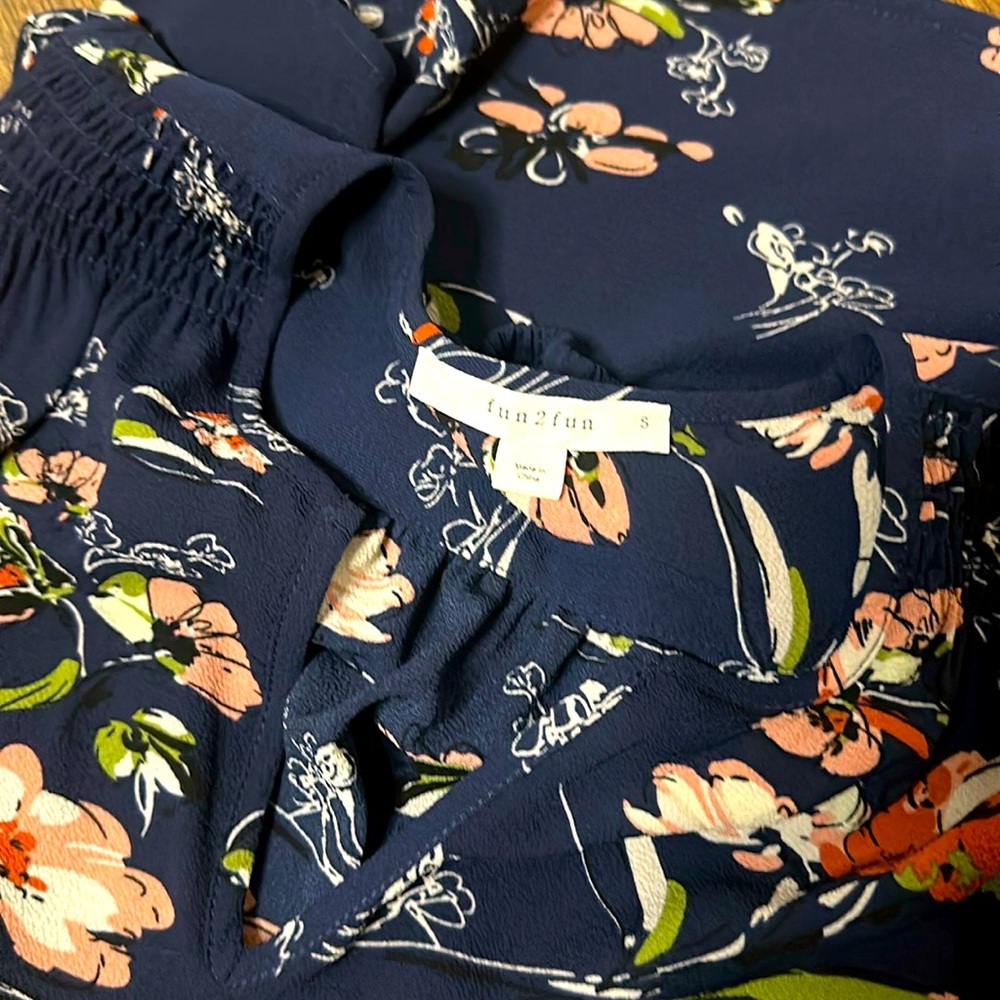 NWOT FUN 2 FUN floral blouse navy - Picture 4 of 5